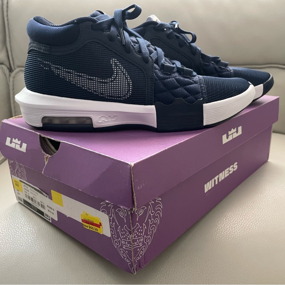 LeBron Witness VIII Tennis Shoes